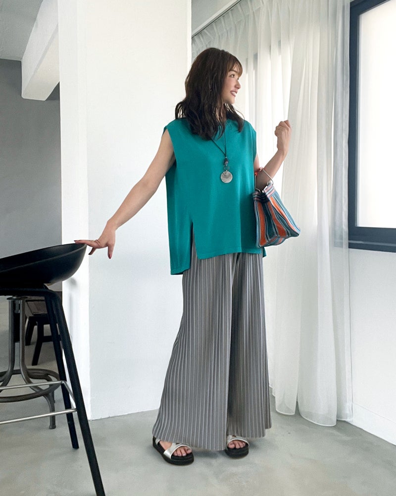 大人の女性に良き色!ターコイズ色の活用着回しコーデ