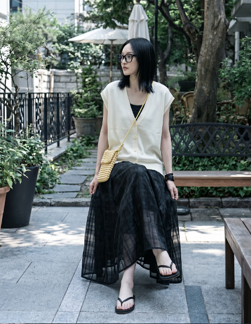 STAFF WEARING / STYLE DELI
