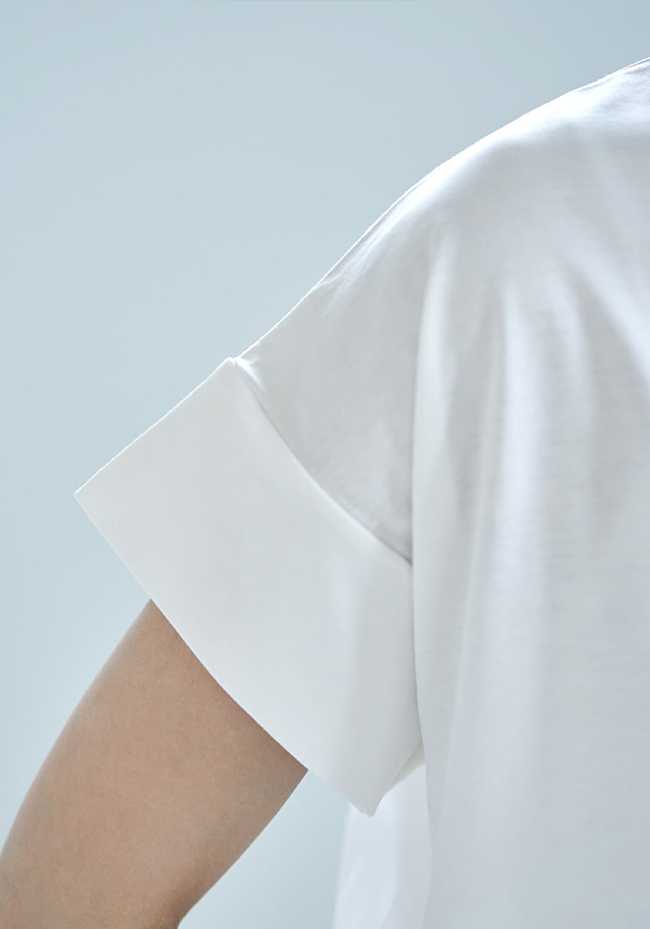 【Made in JAPAN】背面チュールカットソートップス