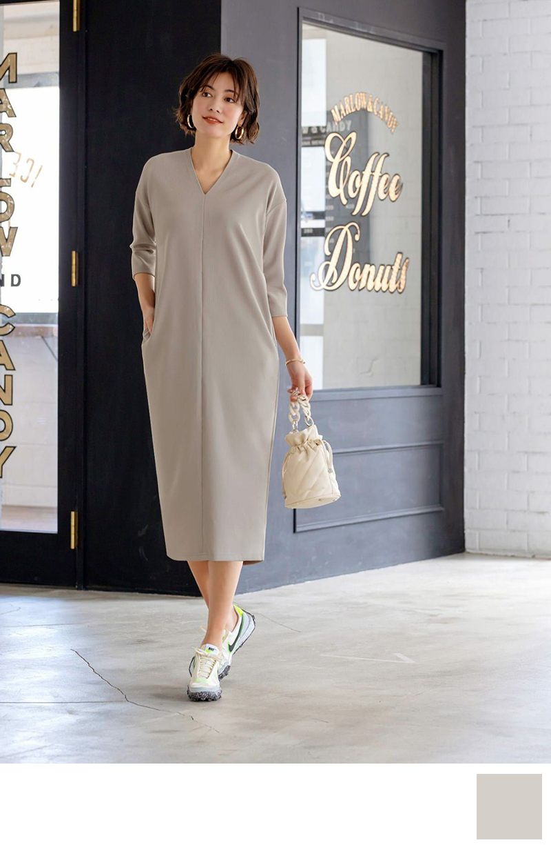 Staff Wearing Style Deli